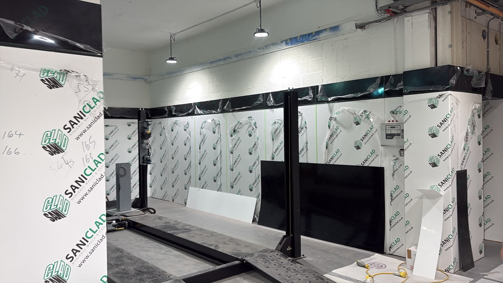 Wall cladding fitting and installation preparation